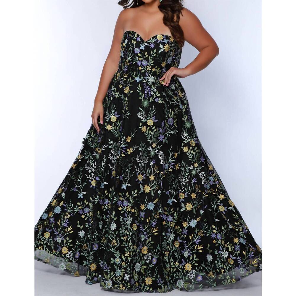 NEW SYDNEY'S CLOSET watch me bloom gown - plus in black floral